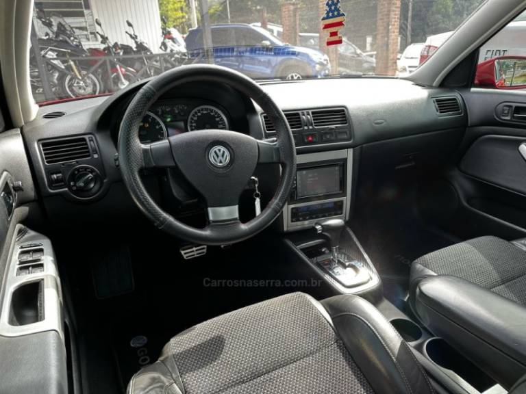 VOLKSWAGEN - GOLF - 2010/2011 - Vermelha - R$ 56.900,00